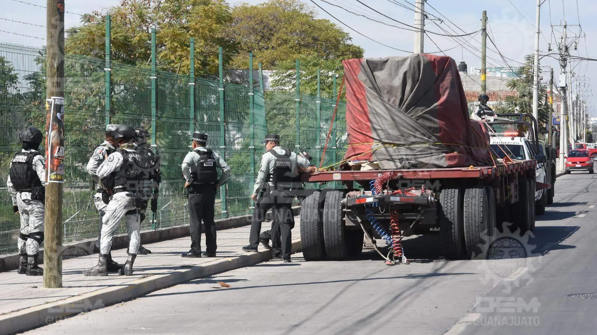 Guardia Nacional asegura remolque (1)